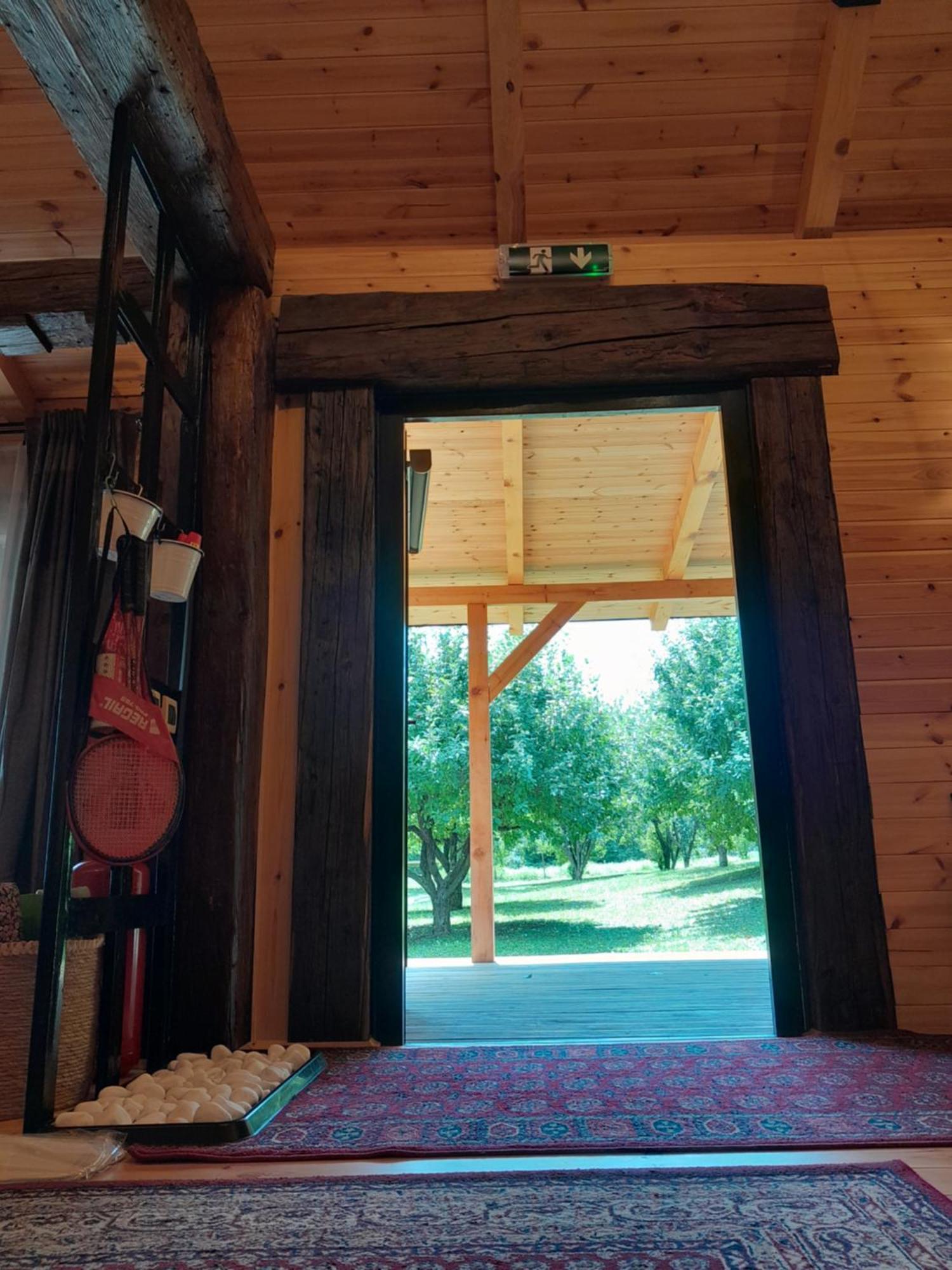 Nica Wood Villa Sremska Kamenica Exterior foto